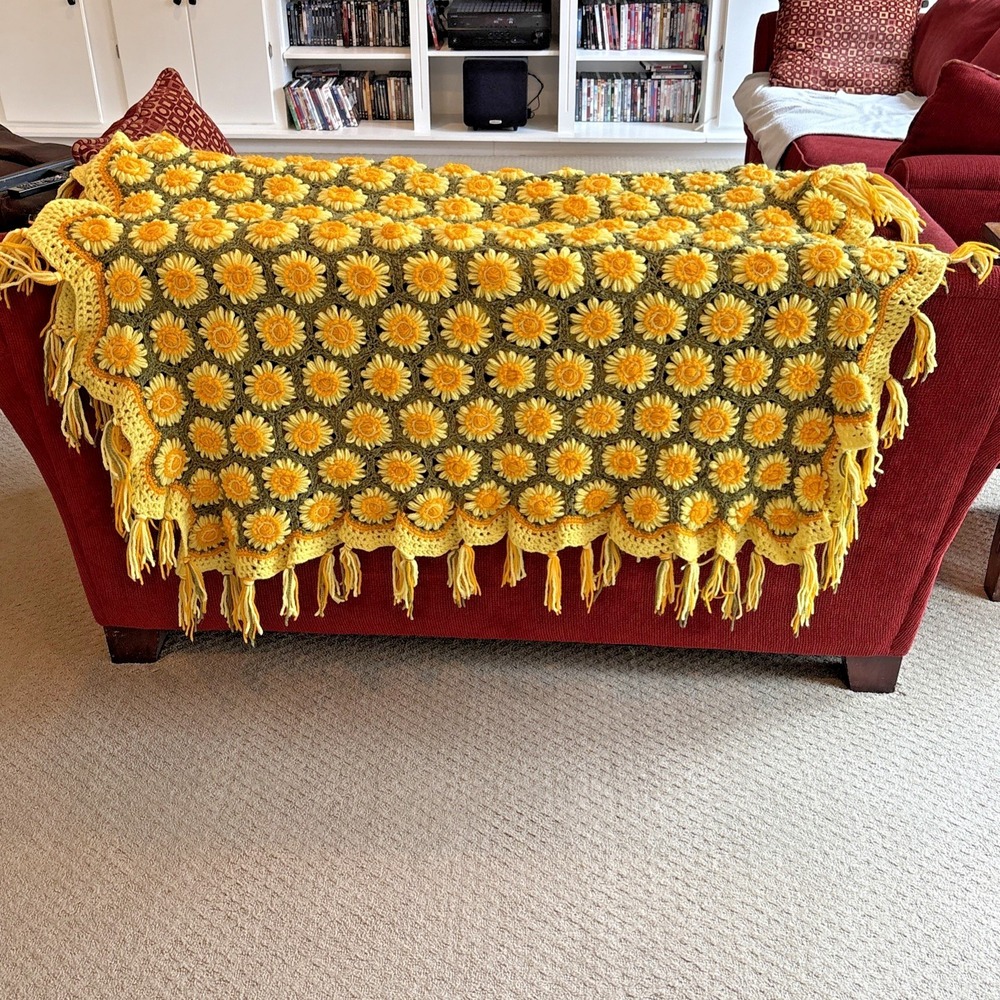 Vtg 1970s 3D Granny Daisy Chain Afghan Handmade Crochet Throw Blanket Sunflower